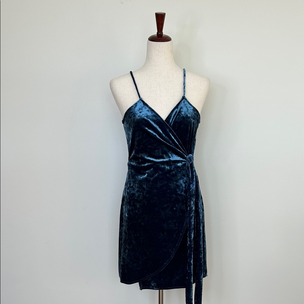 Lily Rain Elegant Velvet Wrap Mini Dress‎ in Navy Size Medium